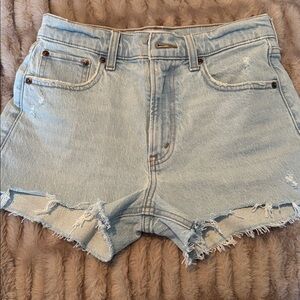 Abercrombie and Fitch- the Mom short high-rise